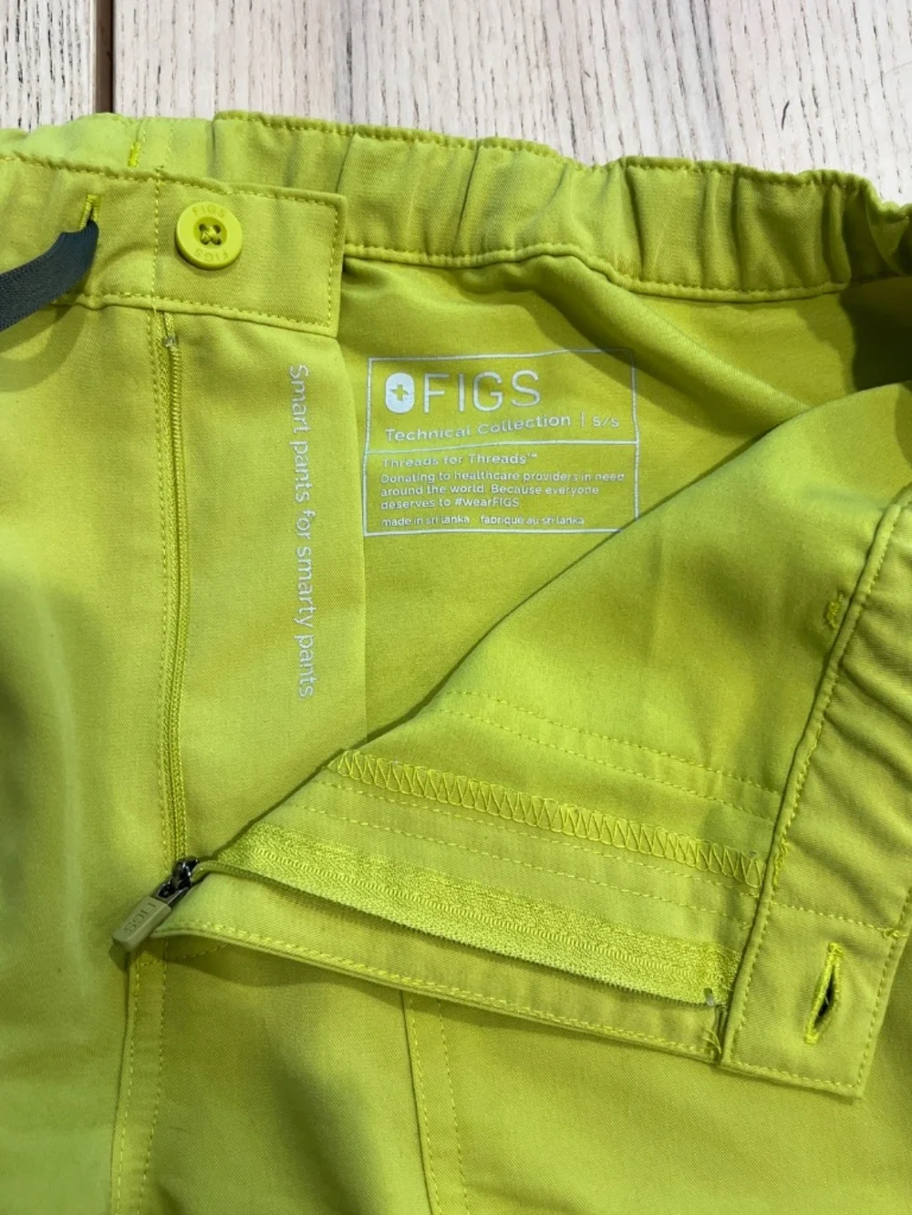 FIGS Men Small Short Cairo Cargo Scrub Pants Neon Yellow TM3001S medical uniform
